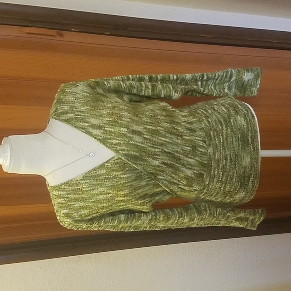 STUDIO Y GREEN SWEATER - Picture 1 of 4